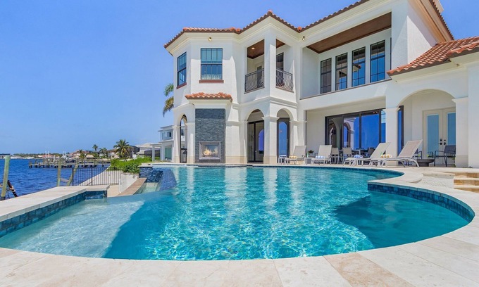 Yacht Club Casa | Stunning Riverfront Luxury, Heated Pool & Spa - Villa Brielle - Roelens