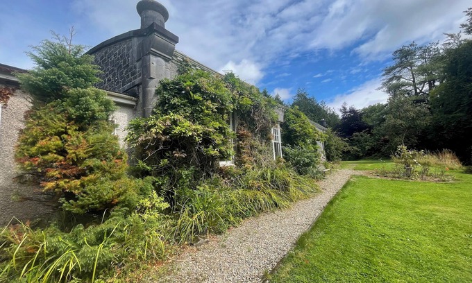 Parteen Casa | Stunning riverside country house near Limerick City with gardens and woodland