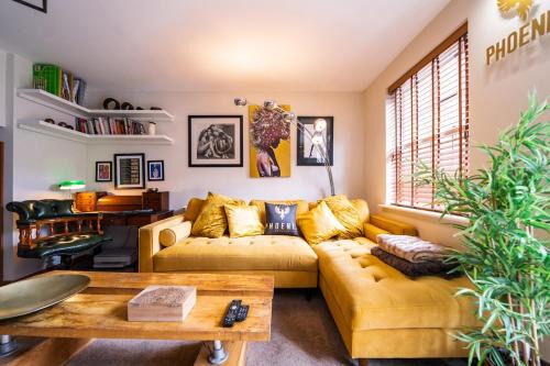 Canterbury Casa | Stunning Riverside Home