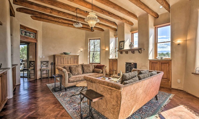West Alameda Casa | ¡NUEVO! Impresionante casa de Santa Fe con piscina cubierta