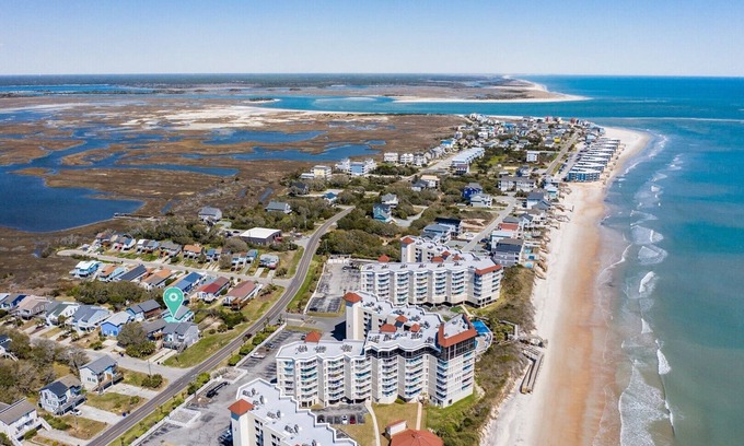 Sneads Ferry Casa | Stunning Second Row Duplex, Easy Beach Access, Pet-friendly