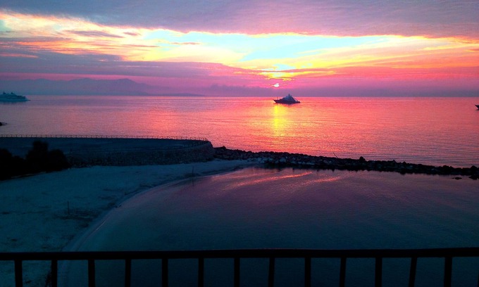 Antibes City Centre Apartamento | Impresionante Vista al Mar Apt en las murallas de la ciudad vieja de Antibes