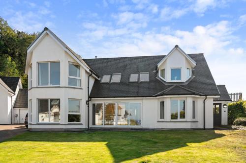 Oban Casa | Stunning Sea Views - Luxury 4BR Beach House