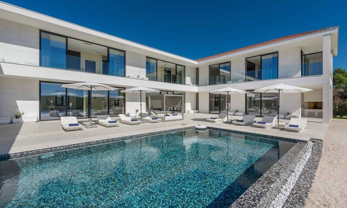 Municipality of Vrsar Villa | Stunning Seafront House in Istria | Villa Vrsar Magnifique | Contemporary 5 Bedroom Villa | Sauna and Gym | Direct Access To Sea