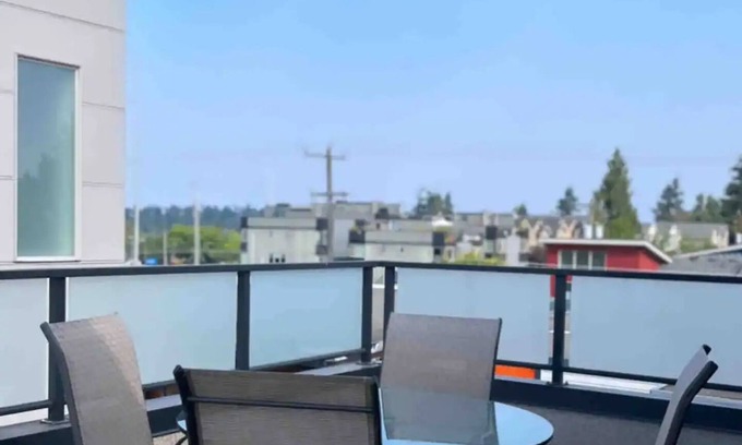 South Delridge Casa | Stunning Seattle Retreat with Roof Top - Utopia Luxury Stay