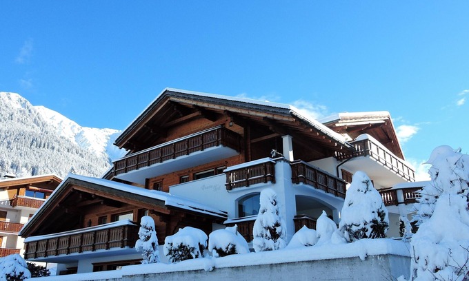 Klosters Platz Apartamento | Impresionante entorno y vistas desde este chalet familiar en el famoso Klosters.