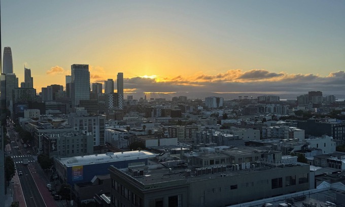 Mid-Market Apartamento | Stunning SF View – Luxe Condo in Secure Full-Amenity Building
