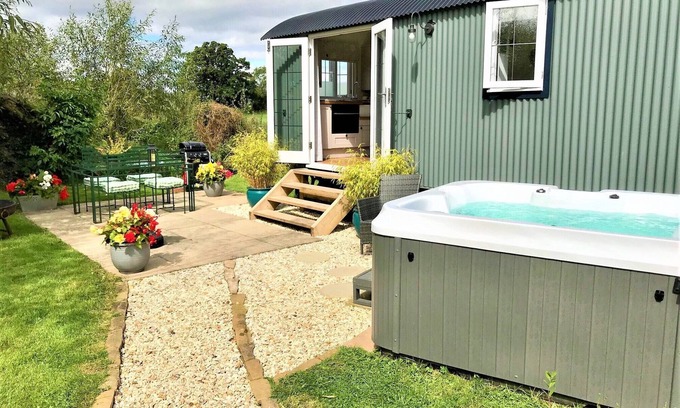 Nantwich Chalet De Esquí | Impresionante cabaña de pastores con jacuzzi en la hermosa zona rural de Cheshire, cerca de Nantwich