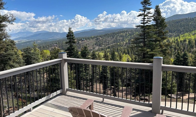 Angel Fire Chalet De Esquí | Stunning Ski Chalet in Angel Fire w/ Outstanding Views - Pet Friendly - Hot Tub