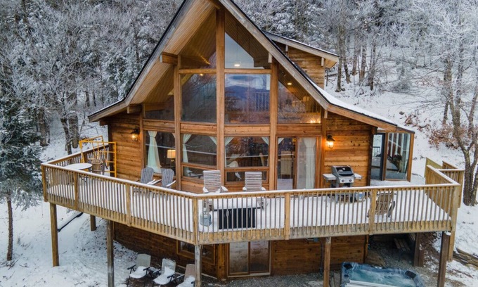 Snowshoe Casa | Stunning Snowshoe Home | Hot Tub | Pool Table