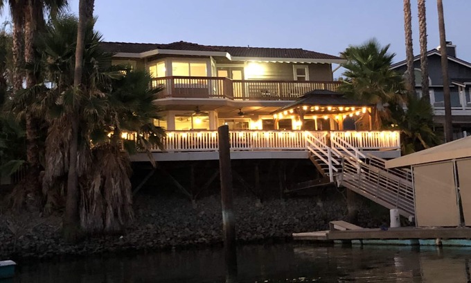 Discovery Bay Casa | Stunning Spacious Discovery Bay Waterfront Home Awaits