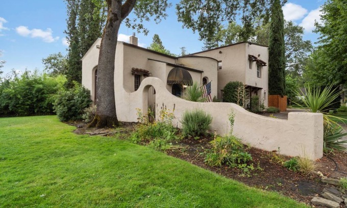 Medford Casa | Stunning Spanish-style home is a true architectural gem - 4 bdrm 2 bth