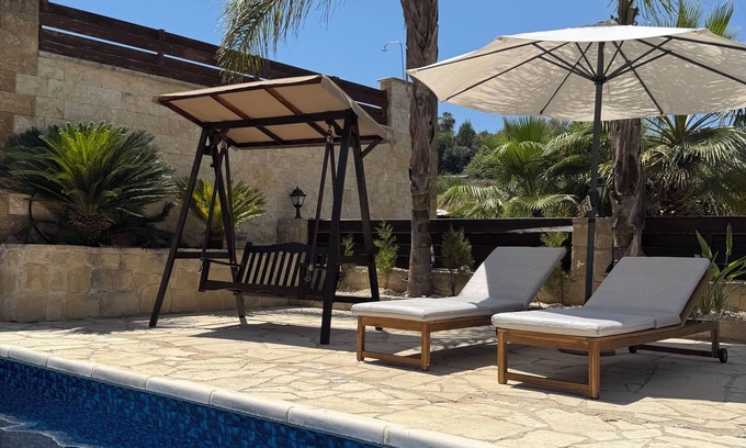 Kallepia Villa | Villa de piedra con piscina privada y vistas panorámicas a la montaña