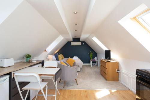 Eaton Mascott Apartamento | Stunning studio flat with dedicated private garden