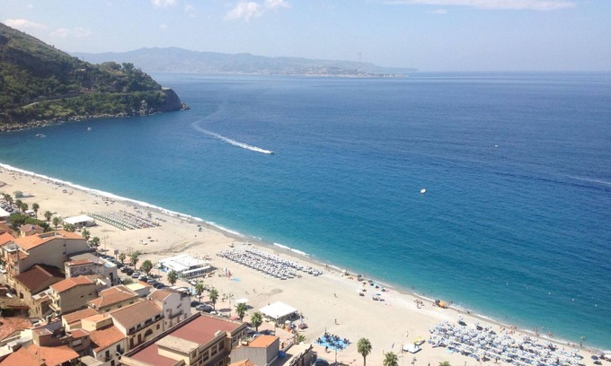 Pizzo Apartamento | Stunning Studio holiday apartment for 3 on resort, close to beach with 2 pools