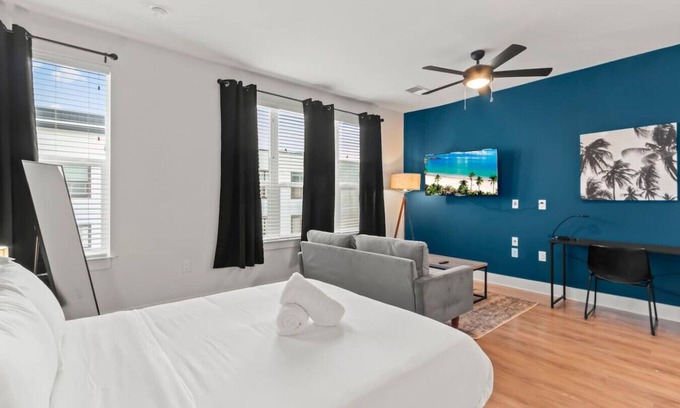 North Hyde Park Apartamento | Stunning Studio | Pool & Gym | Raymond James!