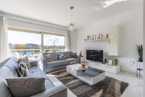 Tower Road Apartamento | Stunning - SunnySide 3-Bedroom
