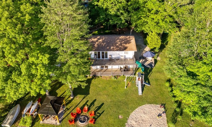 Trent Lakes Casa | Stunning sunsets and family fun all year long / New Hot Tub & 200mbps Internet
