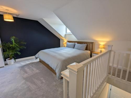 Cheltenham Casa | Stunning Super Kingsize Room - Cheltenham Festival