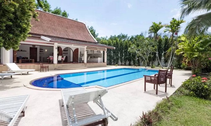 Pa Klok Villa | Impresionante villa tailandesa con piscina privada y gran jardín
