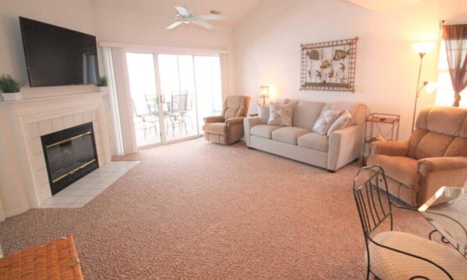 Lakeland Condominio | Stunning Top Floor View! Queen Bunk Bed! Family Friendly Harbour Towne Complex! Slip Close to Unit!