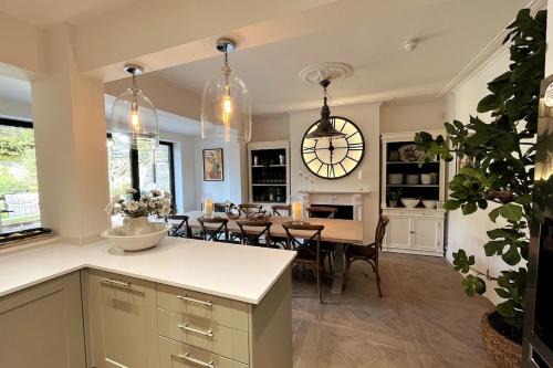 Upper Town Casa | Stunning Town House in City Centre- Free Parking!