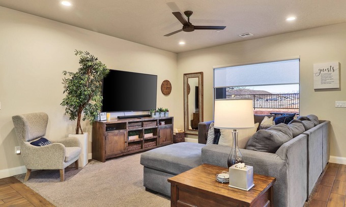 Hurricane Casa | Stunning Townhome in Zion Village with private hot tub and lazy river