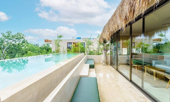 Barrio Zama Condominio | Stunning Tulum Condo: Rooftop Pool & Modern Design