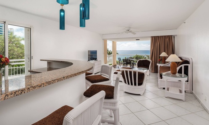 Maho Apartamento | Stunning Two Bedroom Ocean View in Cupecoy