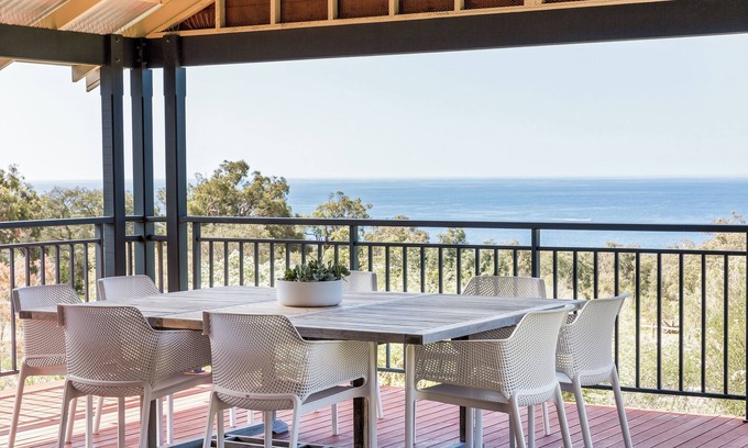 Eagle Bay Casa | STUNNING TWO-STOREY FAMILY FRIENDLY HOLIDAY HOME IN BEAUTIFUL EAGLE BAY