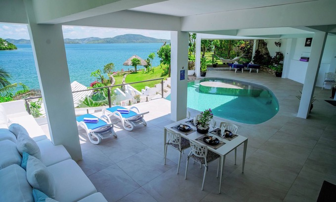 Busuanga Villa | Lux 5-BR Villa con piscina privada / Chef