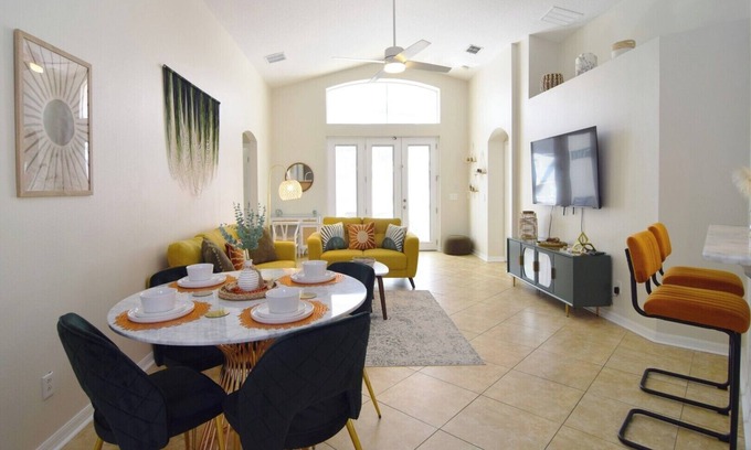 West Haven Casa | Stunning Updated 4 bed/3 bath pool home, west-facing pool, Disney World 11 miles