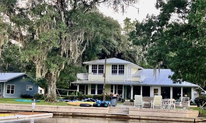 Dunnellon Casa | Stunning upper Rainbow River view even from inside the home! Kayaks/paddleboards