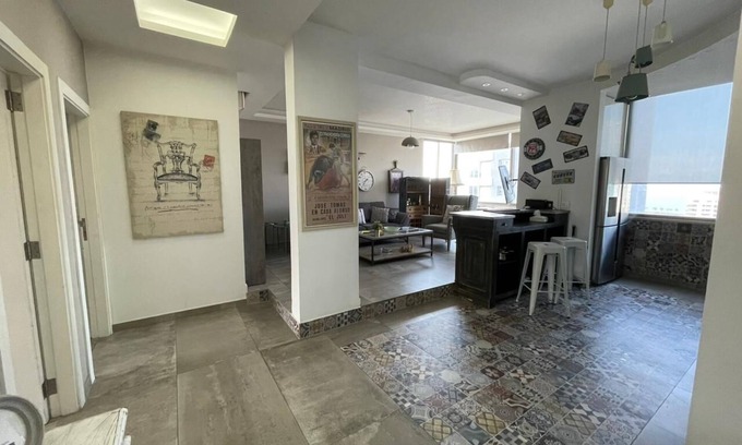 Dbayeh Apartamento | Impresionante alquiler de vacaciones en Dbayeh, en una ubicación privilegiada, entre Le Mall y Abc