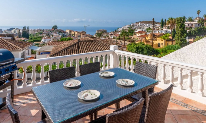 Almuñécar Chalet De Esquí | Vista al mar, 2 terrazas, cerca de la playa y restaurantes