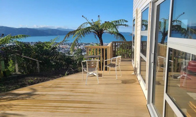Korokoro Casa | Stunning view & hot tub. New house handy to town