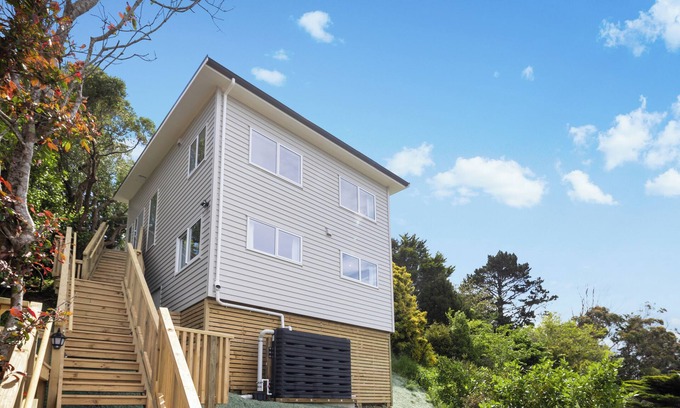Johnsonville Casa | Stunning view, privacy, close to ferry & brand-new
