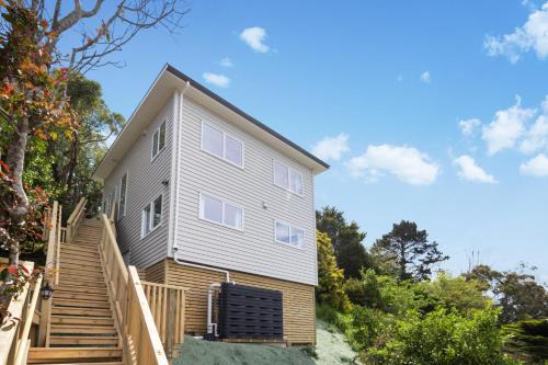 Johnsonville Casa | Stunning view, privacy, close to ferry & brand-new