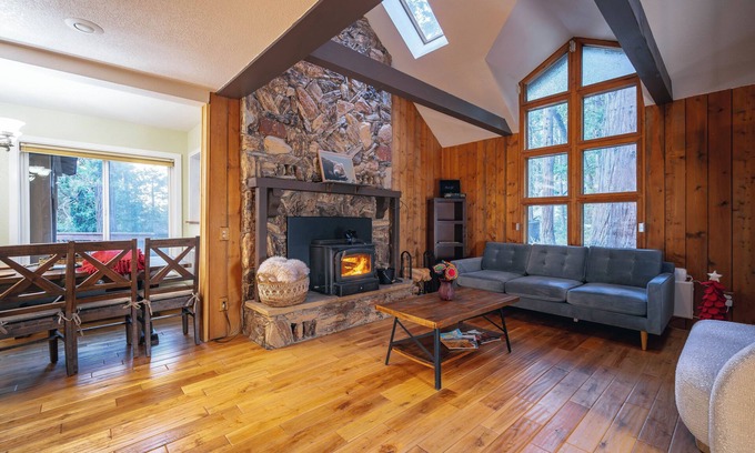 Forest Falls Cabina | Stunning Views 2 bedroom Cabin in wonderful Forest Falls w/ strong WiFi