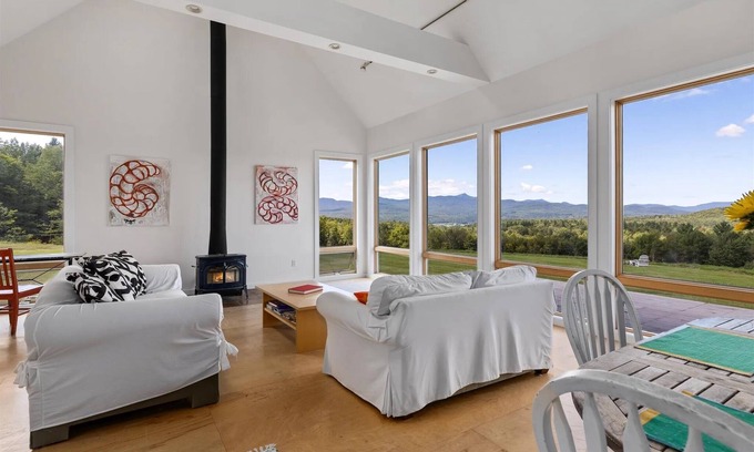 Troy Casa | Stunning Views 20 Mins to Jay Peak Cozy 2 BR With WiFi