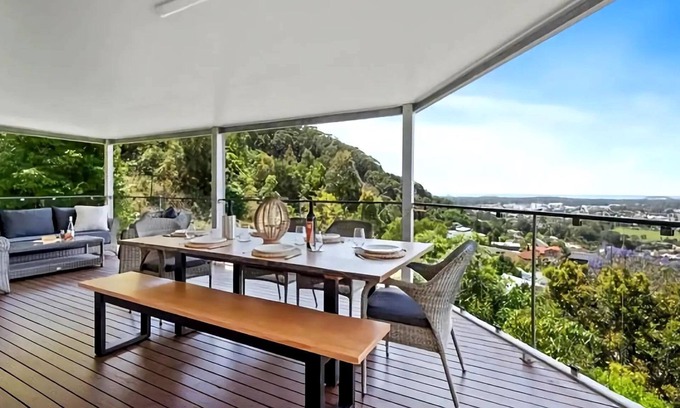 Coffs Harbour Casa | Stunning Views and Relaxing Coastal Getaway