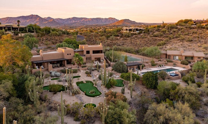 Carefree Casa | Stunning Views and Pickleball, Tennis and Putting Greens by The Boulders!