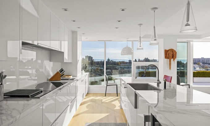 Inner Harbour Condominio | Stunning Views At The Regent