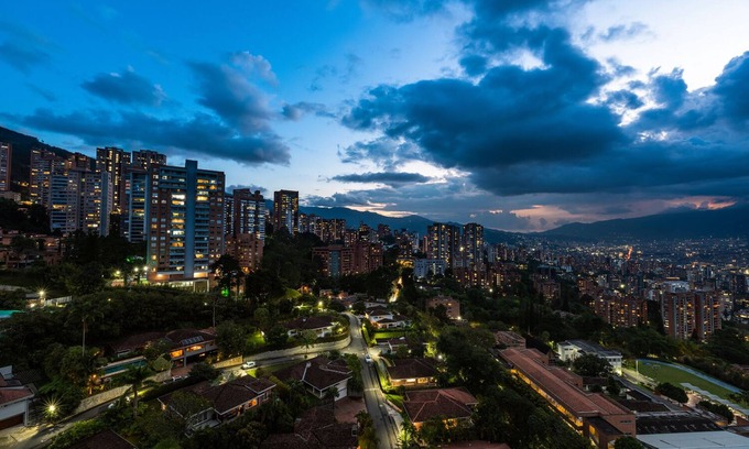 El Tesoro Condominio | Stunning views from 25th-floor condo! El Poblado!