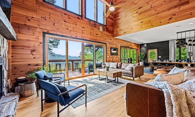 Maggie Valley Casa | Stunning Views Hot Tub Sauna Theater Game Rooms Sleep/Dine 23 Firepit