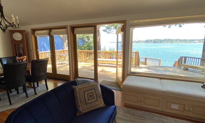 Olympia Cabaña | Stunning Views - New Listing, Waterfront Cottage