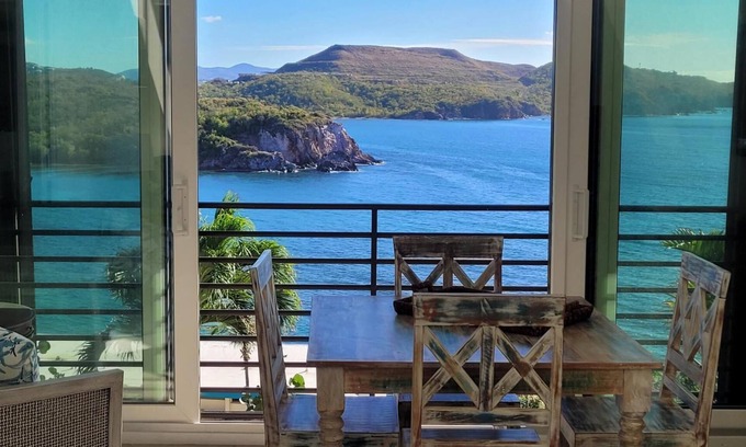 Bolongo Bay Condominio | Stunning Views, Newly Remodeled, Steps from the Pools & minutes walking to beach