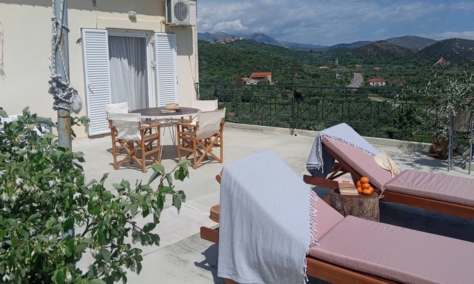 East Mani Apartamento | Stunning Views, Spacious Balcony: Mani Family Home