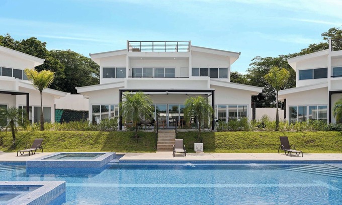 Playa Avellanas Villa | Stunning Villa with Rooftop Deck | Pool | Jacuzzi