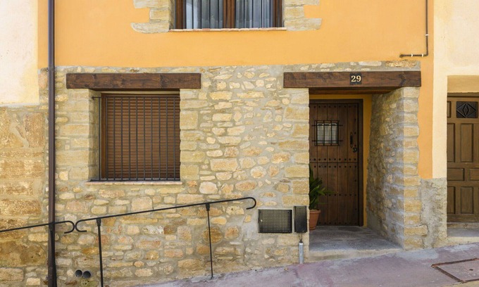 Olocau del Rey Villa | Estupenda casa de vacaciones con WIFI, TV, balcón, mascotas permitida y vista panorámica